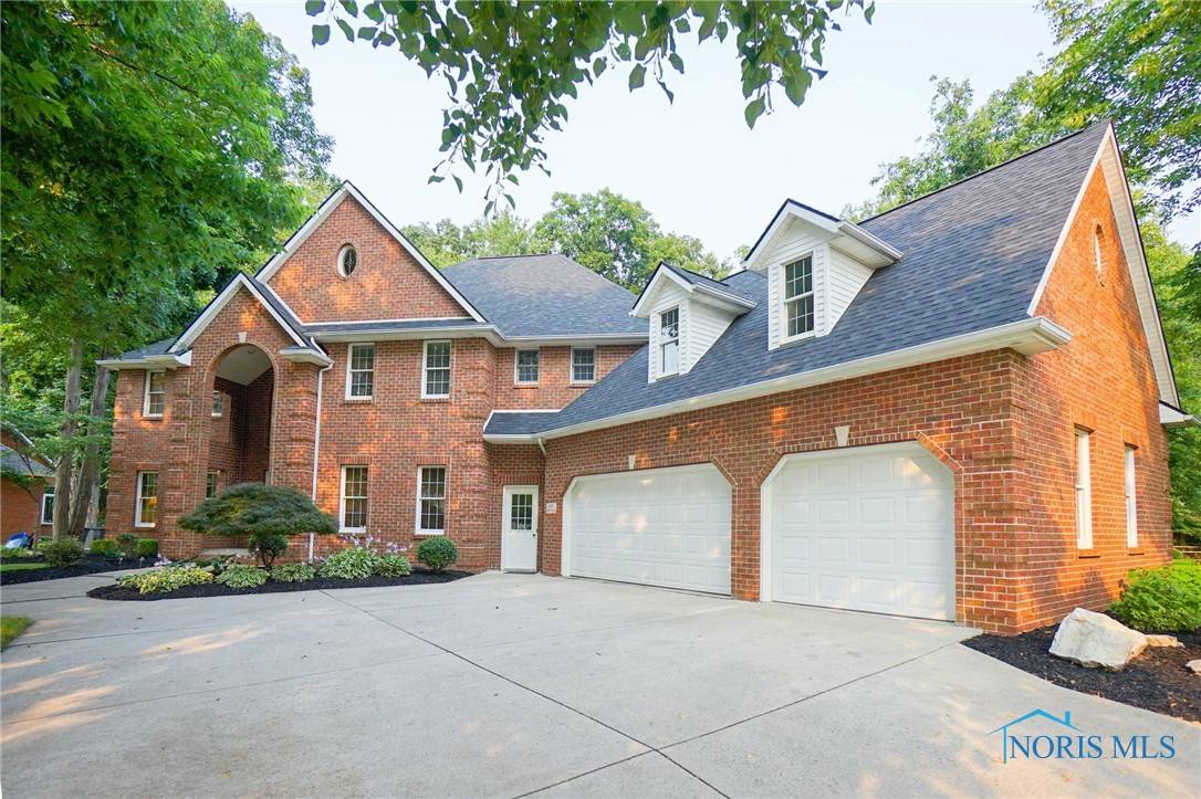 421 Deer Valley LN, Findlay, OH 45840