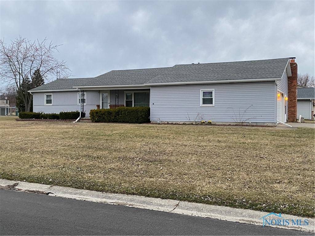 2236 Evergreen DR, Defiance, OH 43512