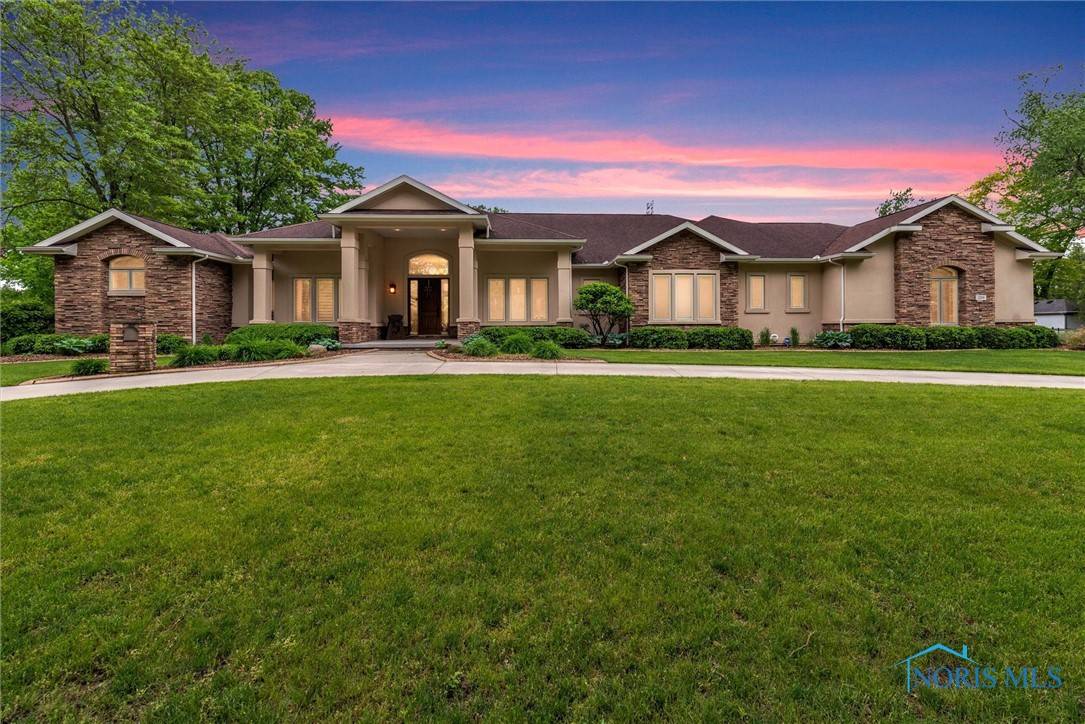 2359 Edgehill RD, Ottawa Hills, OH 43615