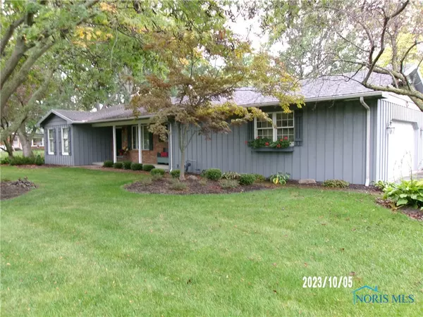 561 West AVE, Oak Harbor, OH 43449