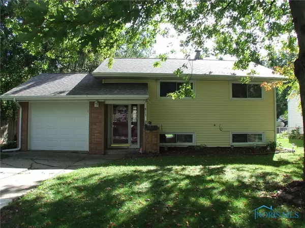 813 Maple LN, Waterville, OH 43566