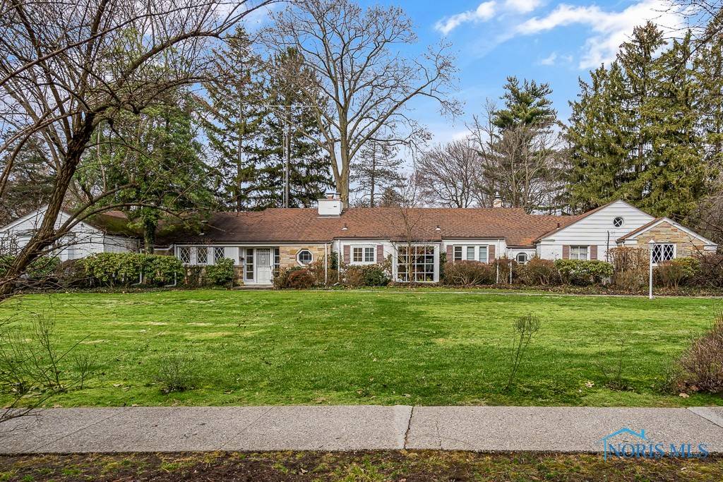 4149 Dunkirk RD, Ottawa Hills, OH 43606