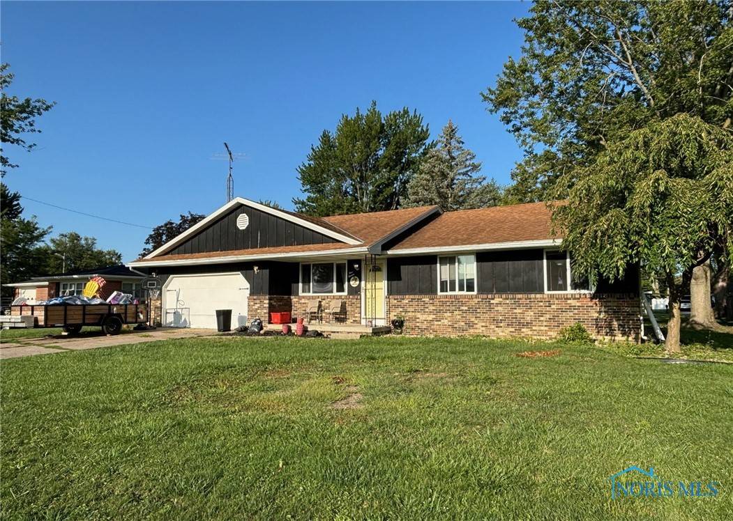 911 E Graceway DR, Napoleon, OH 43545