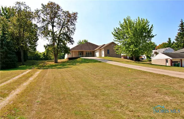 1023 Schreier RD, Rossford, OH 43460