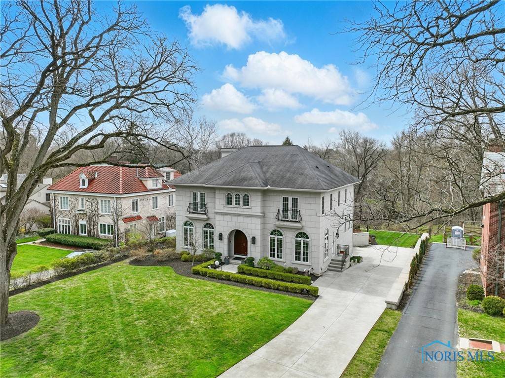 3523 Brookside RD, Ottawa Hills, OH 43606