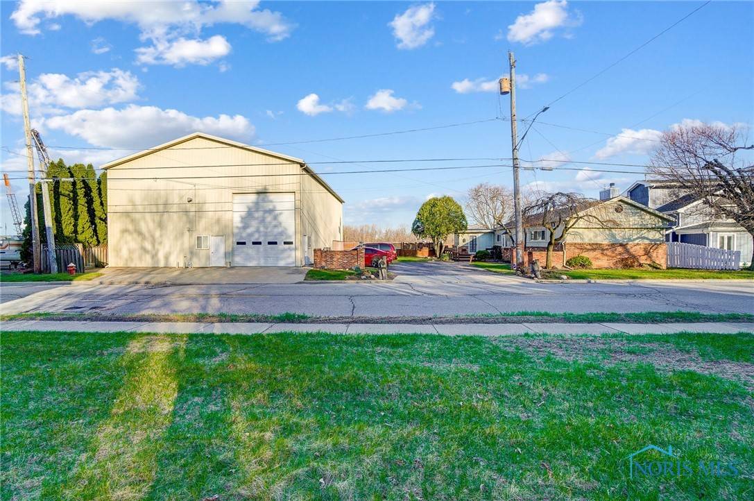 Toledo, OH 43611,6247 Edgewater DR