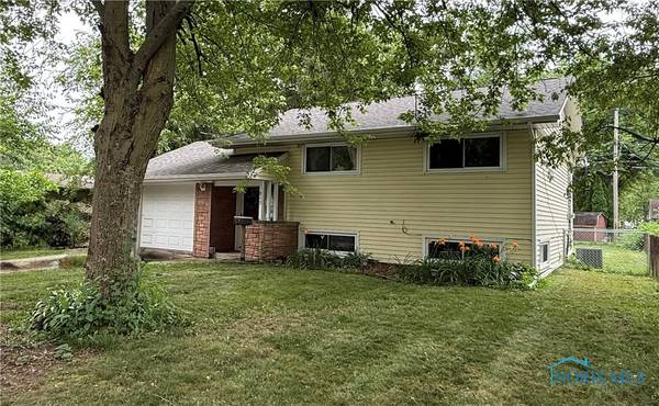813 Maple LN, Waterville, OH 43566
