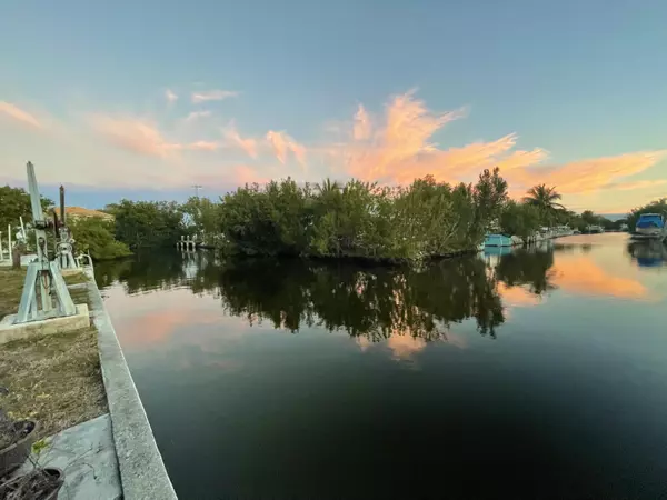 Big Pine Key, FL 33043,675 Pine LN