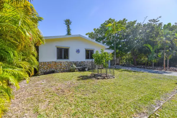 Big Pine Key, FL 33043,109 W Sandy CIR