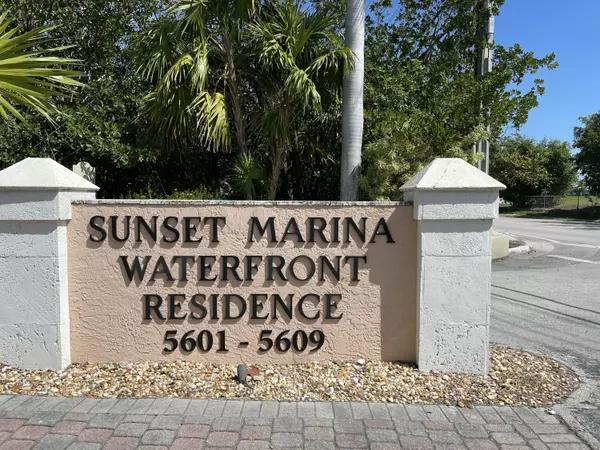 Key West, FL 33040,5601 College RD #E105