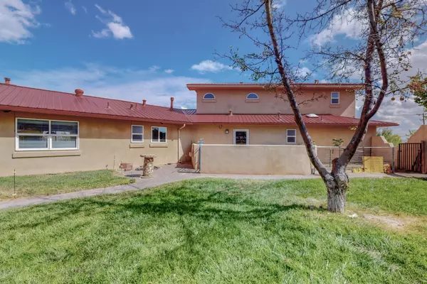 Corrales, NM 87048,1340 LOMA DEL CIELO NW