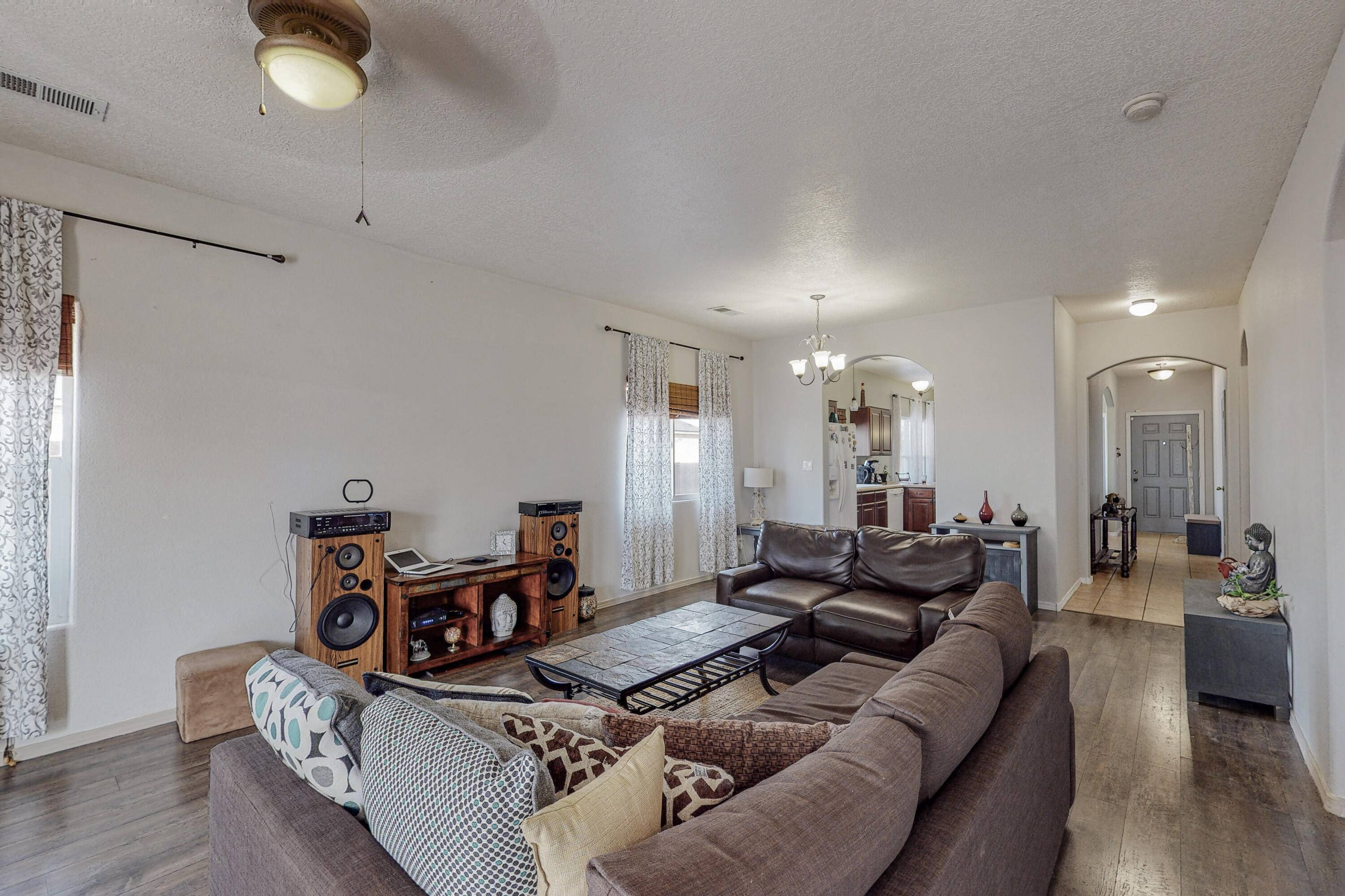 Albuquerque, NM 87121,8427 LLANO VISTA AVE SW