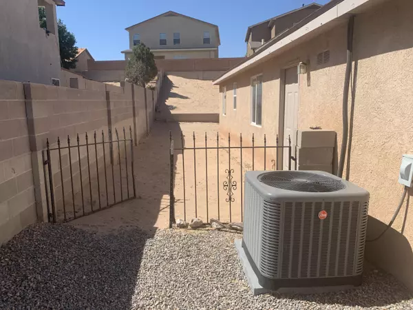 Los Lunas, NM 87031,04 Dos Hermanos CT