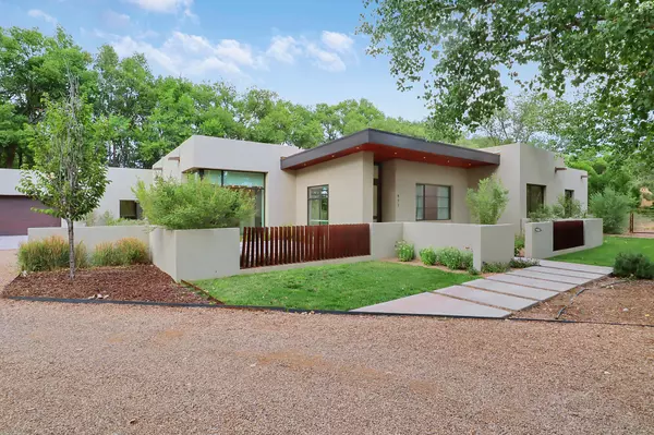 Los Ranchos, NM 87107,971 Bonita Rosas