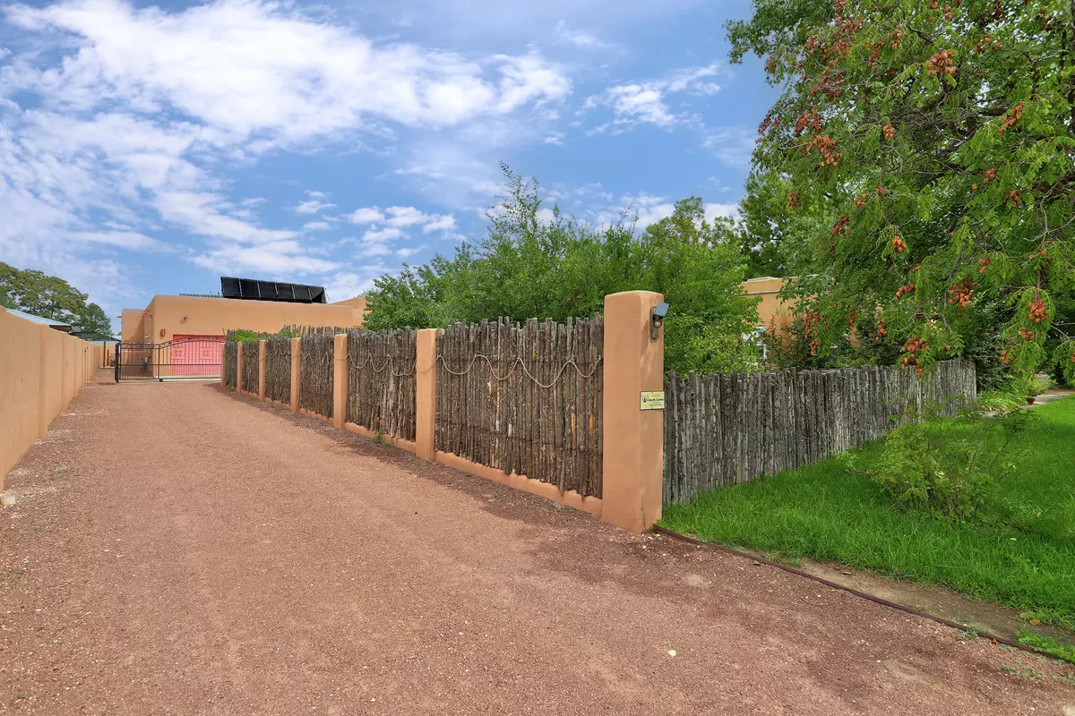 Albuquerque, NM 87107,2615 Candelaria RD NW