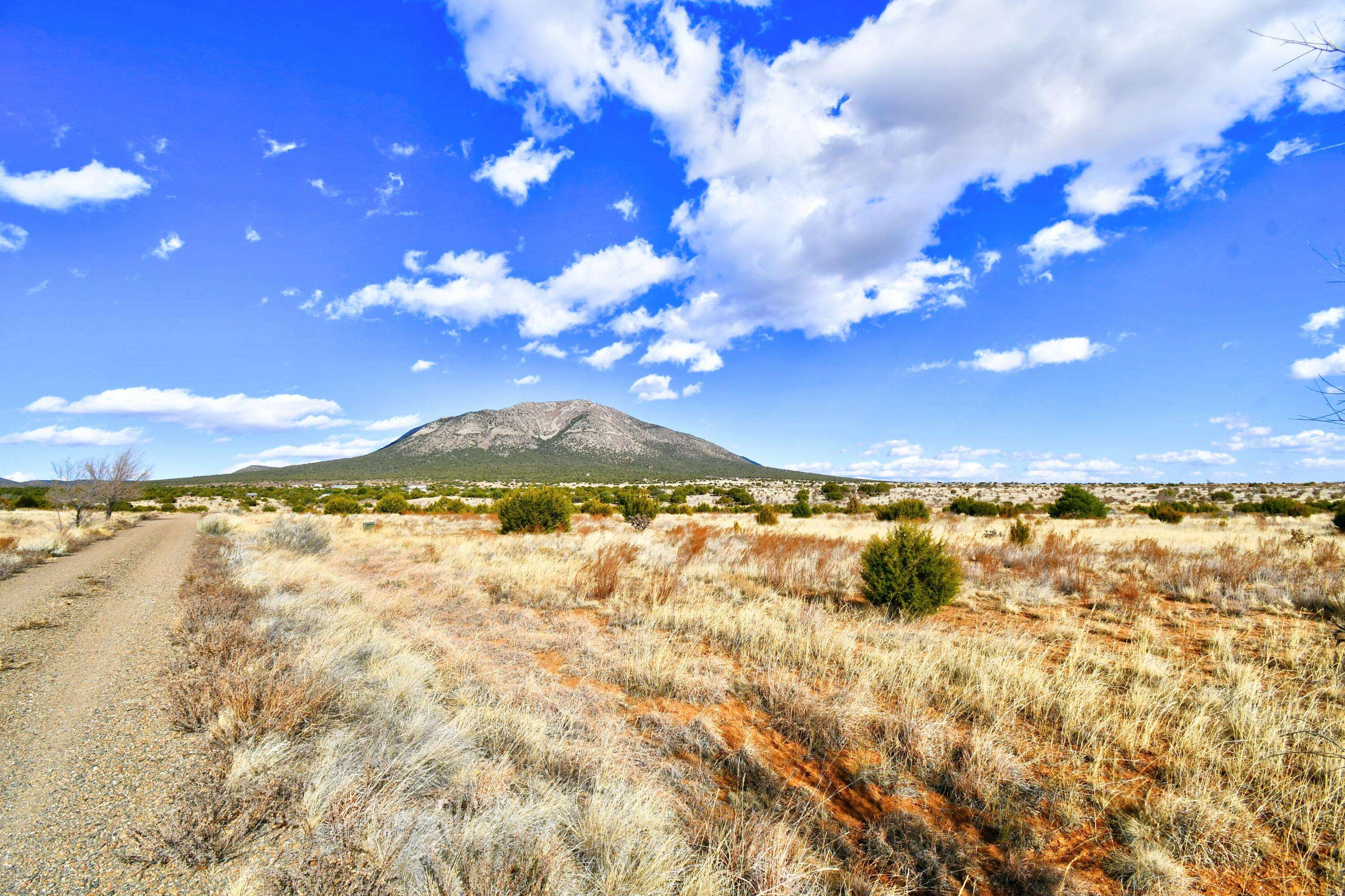 8 Entranosa CT, Edgewood, NM 87015