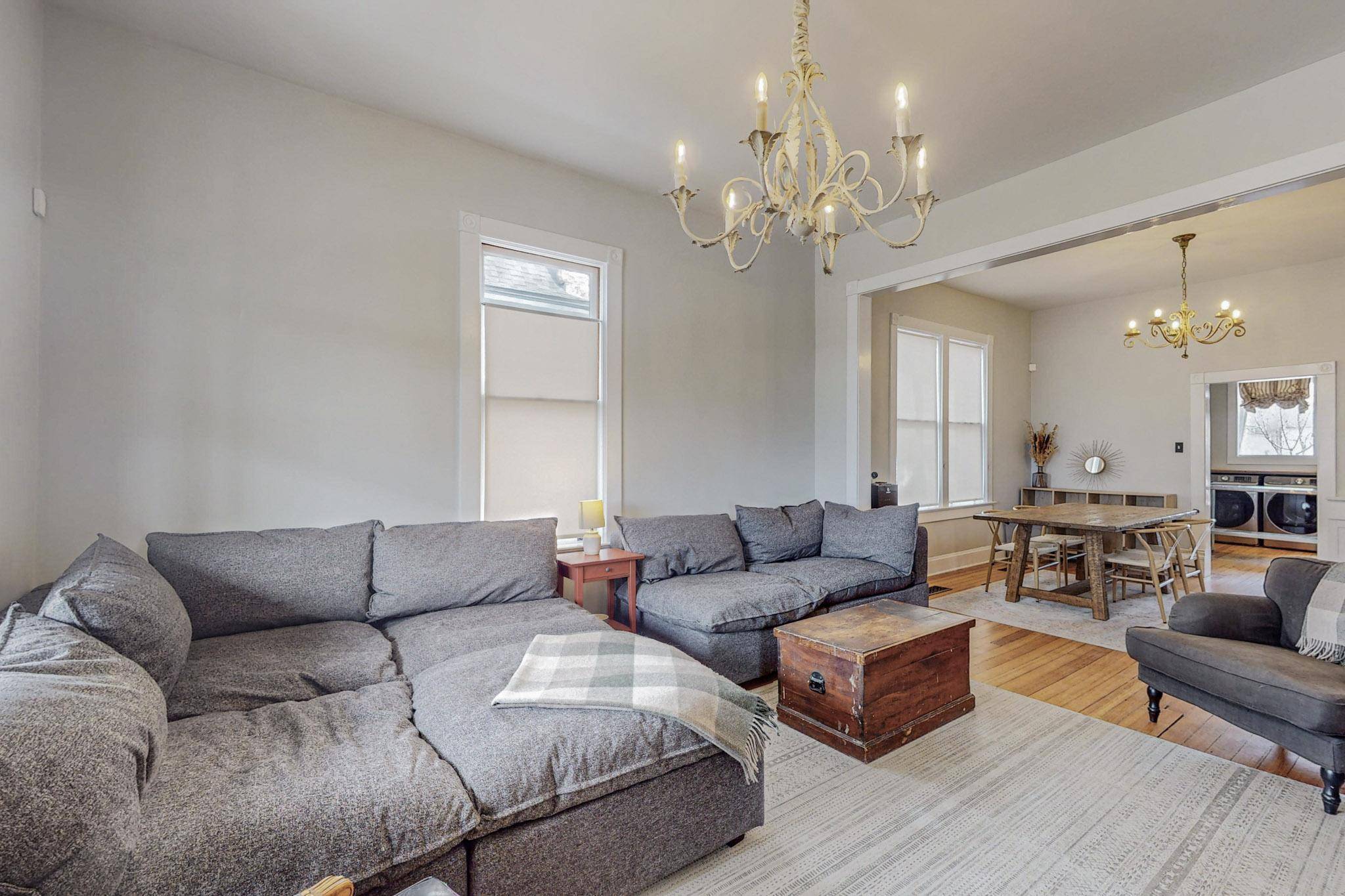 Albuquerque, NM 87102,306 Edith BLVD SE