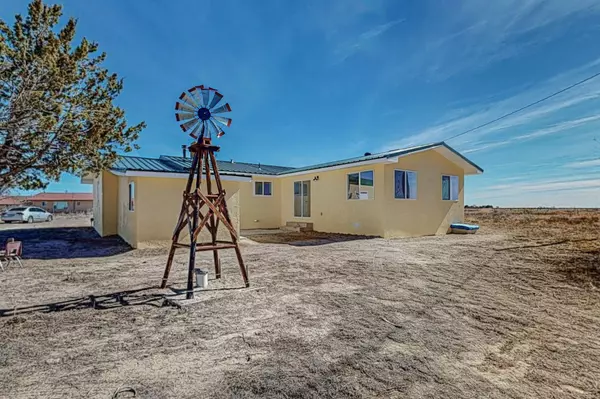 109 E Willow Lake RD,  Mcintosh,  NM 87032