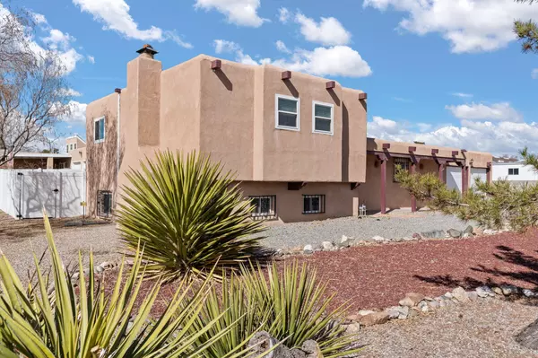 Rio Rancho, NM 87124,803 Villa Verde DR SE