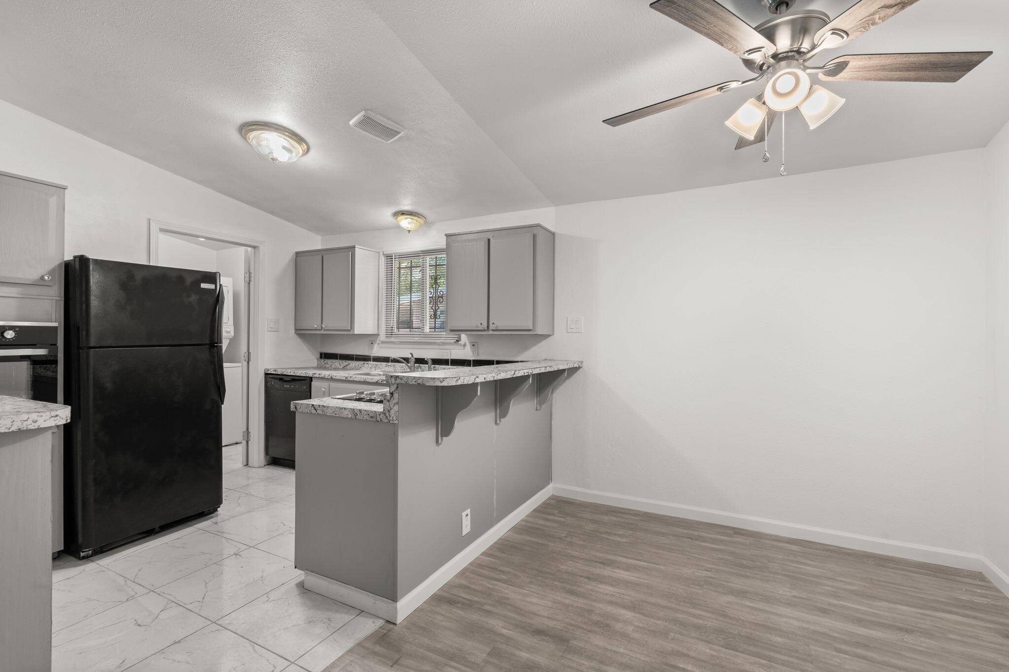 Albuquerque, NM 87123,325 Erbbe ST NE
