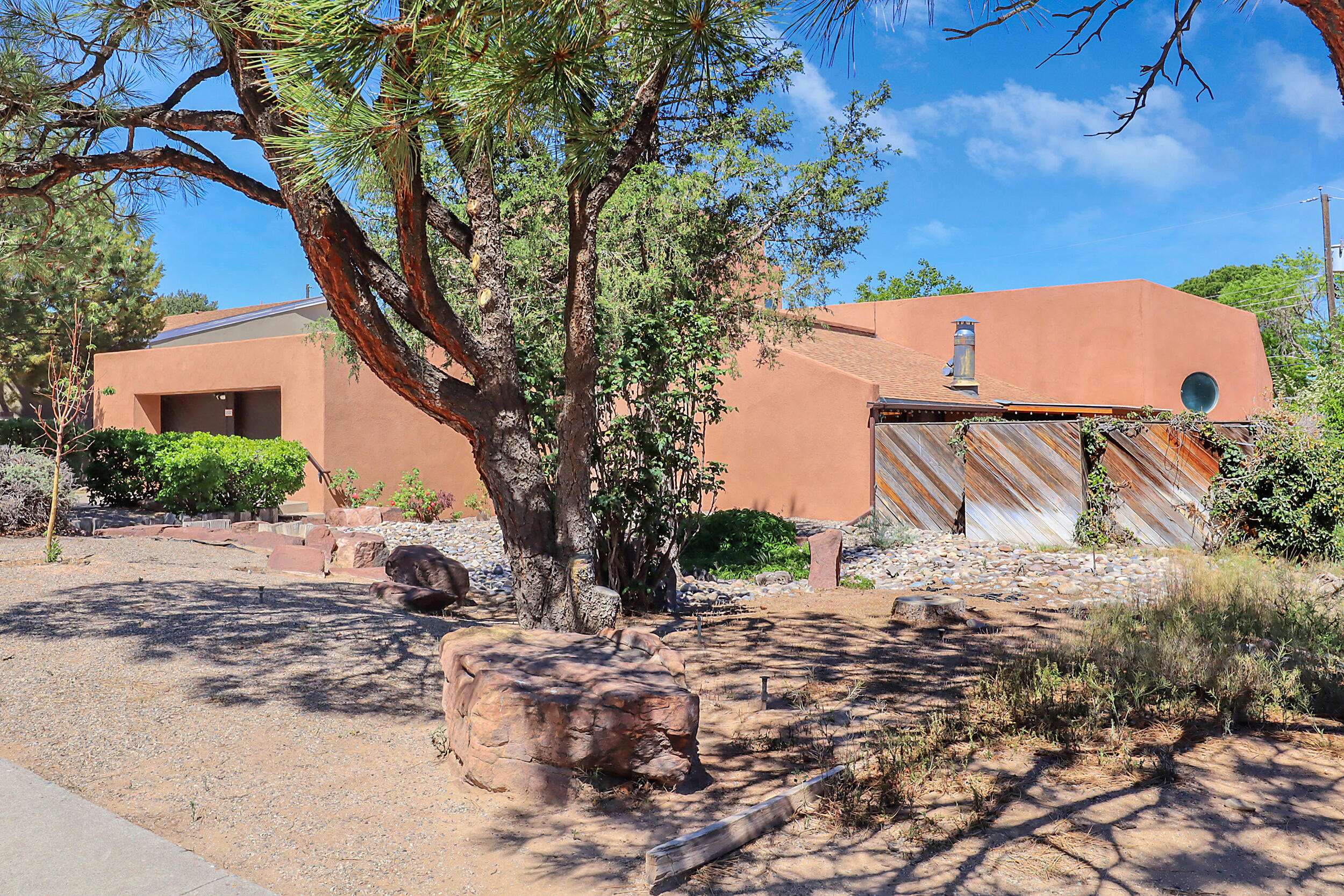 Albuquerque, NM 87106,2527 Harold PL NE