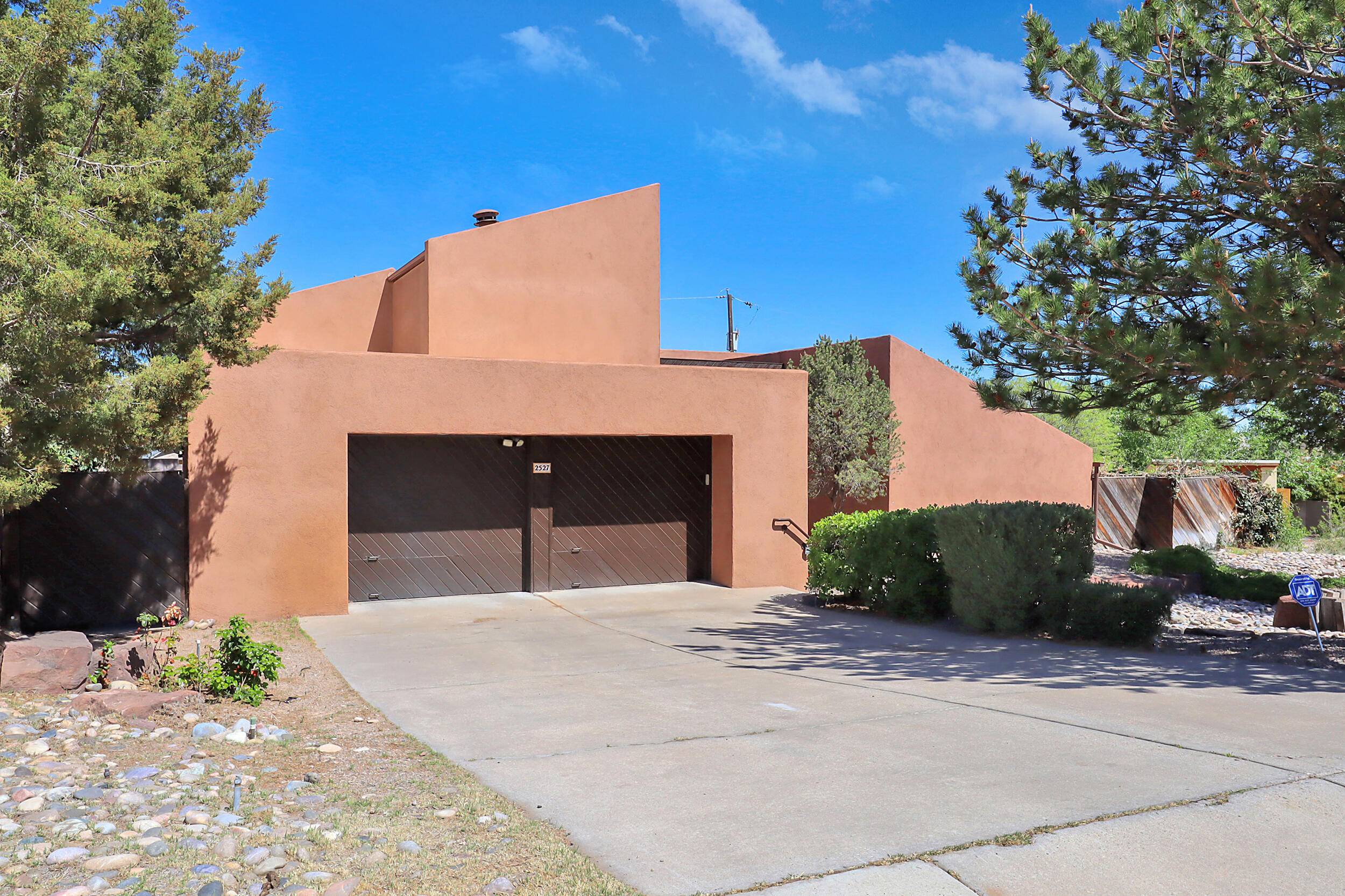 Albuquerque, NM 87106,2527 Harold PL NE