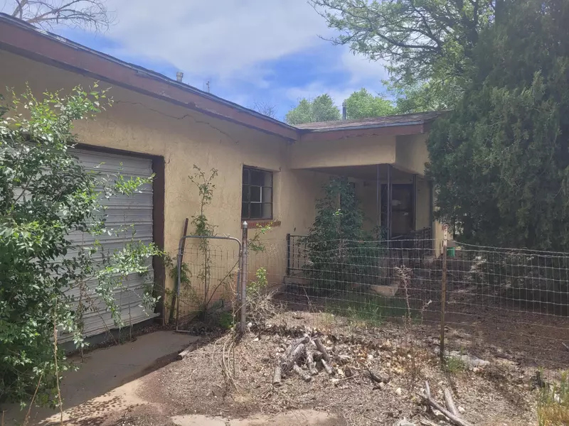 241 El Cerro Lp, Los Lunas, NM 87031