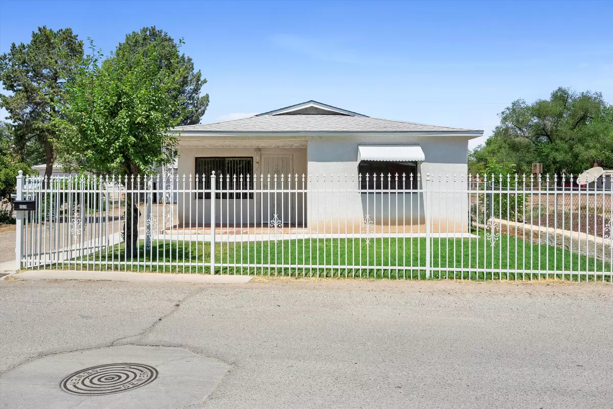 Albuquerque, NM 87105,1629 Evergreen DR SW