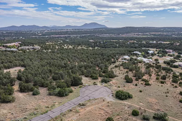 15 Soaring Hawk CT, Tijeras, NM 87059