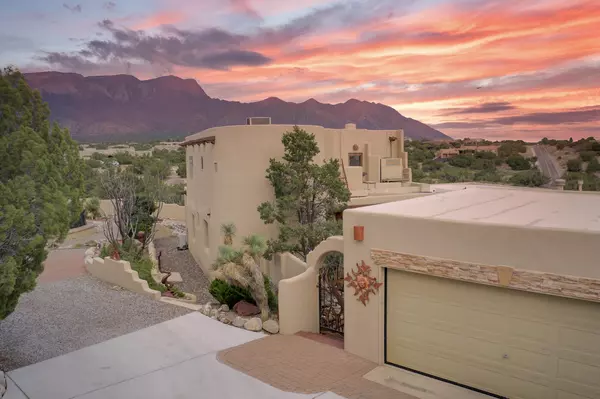 43 Tierra Madre RD, Placitas, NM 87043