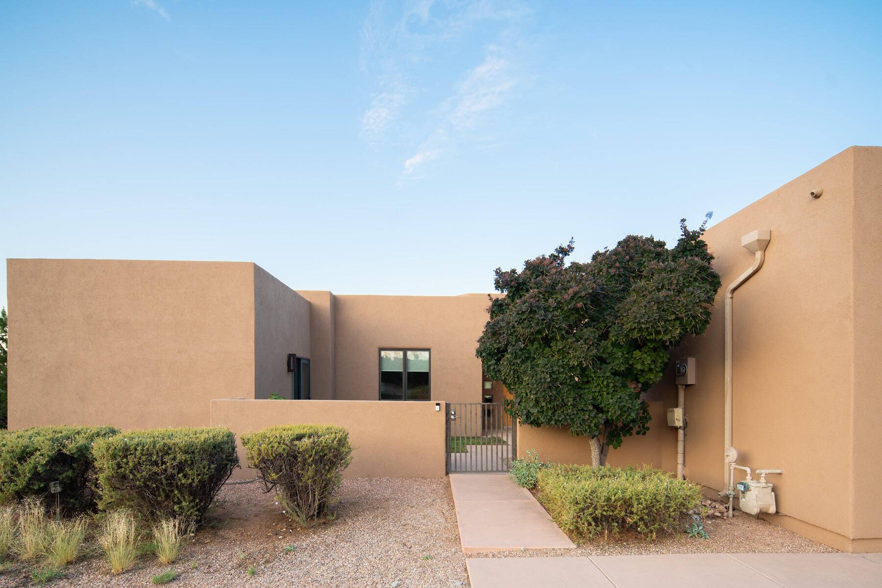 Rio Rancho, NM 87144,2221 VENADA RD