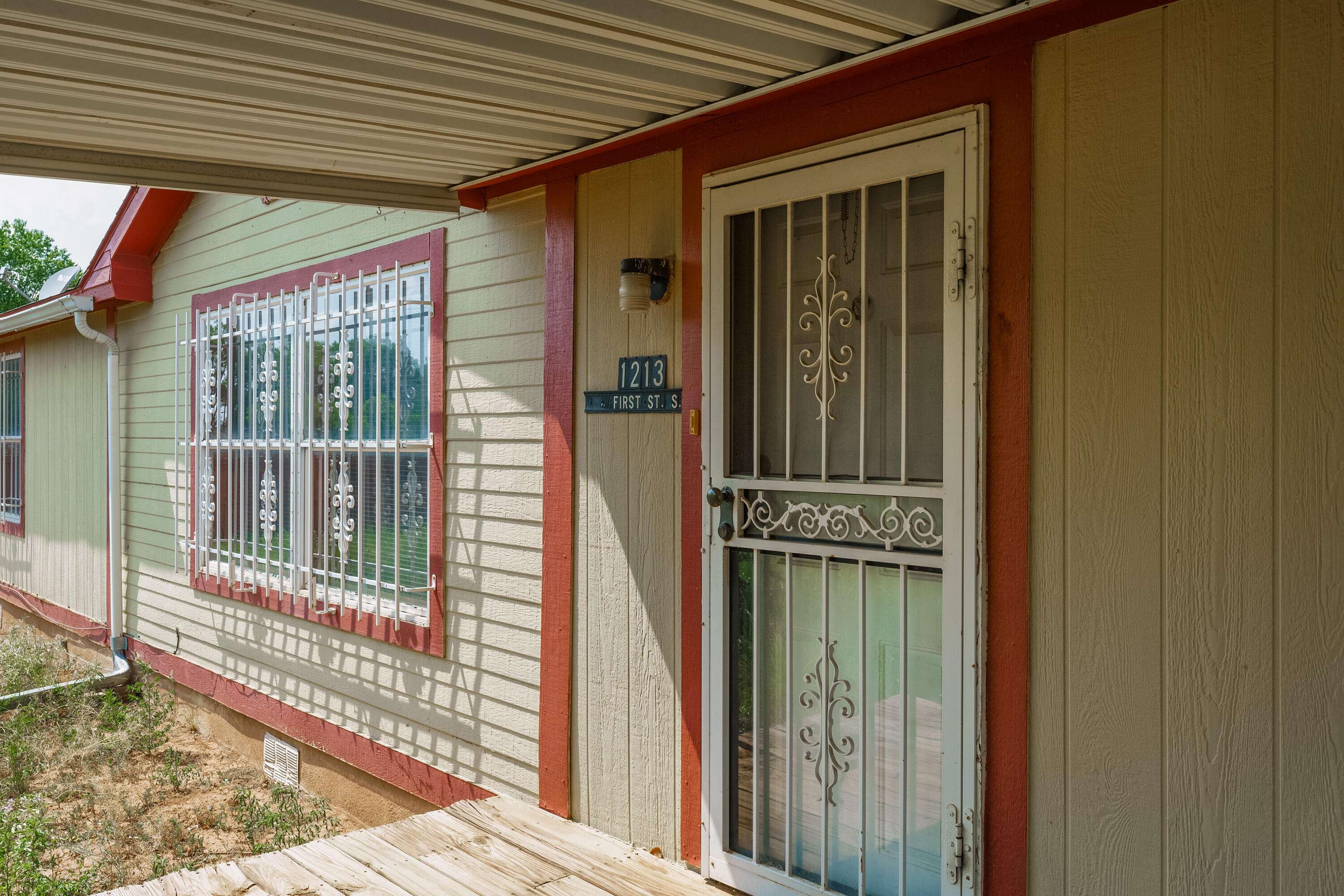 Moriarty, NM 87035,1213 First ST