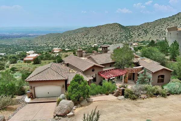Albuquerque, NM 87122,1113 La Luz TRL NE