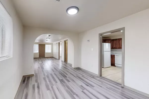 1119 Edith BLVD NE, Albuquerque, NM 87102