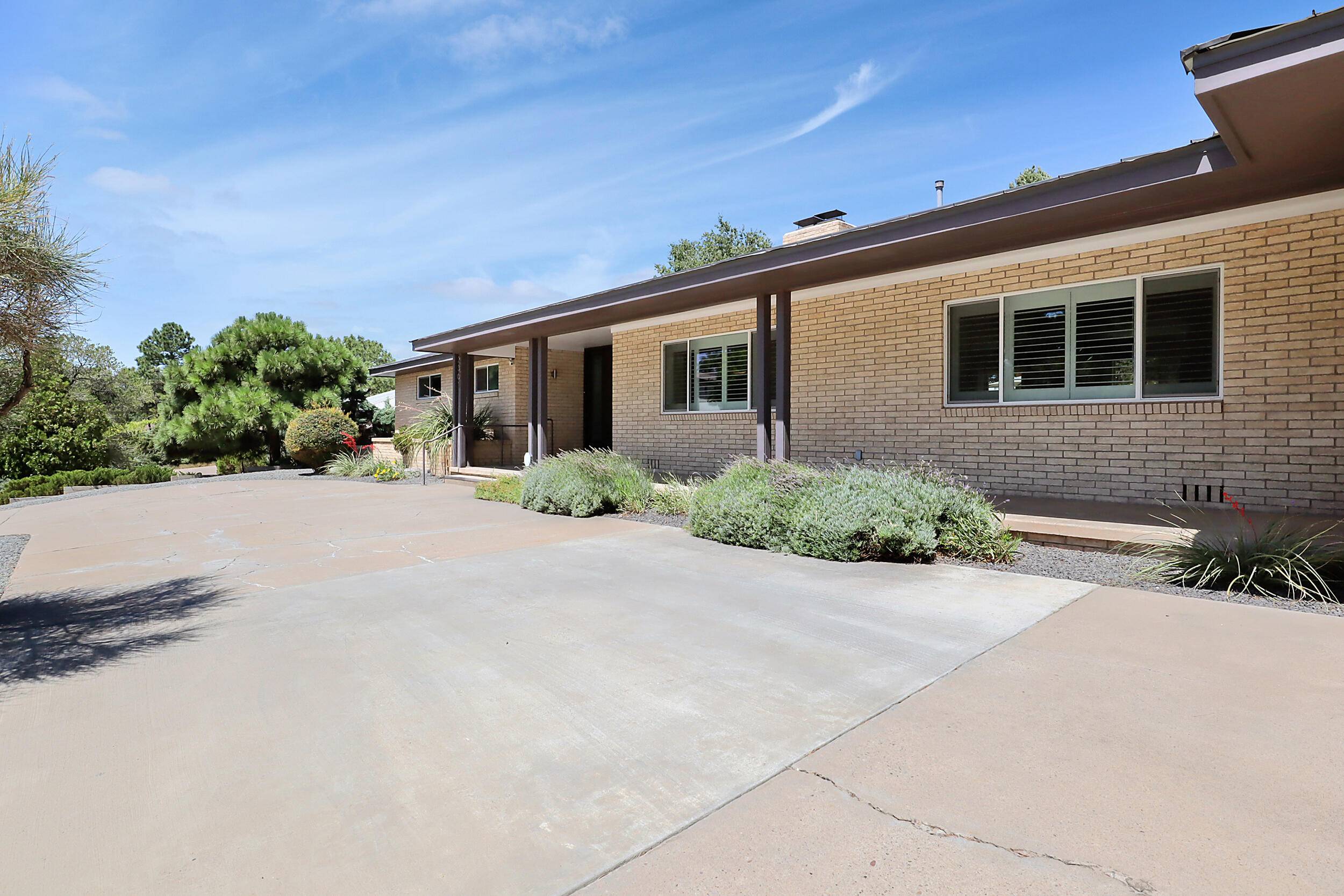 Albuquerque, NM 87106,2301 Hannett AVE NE