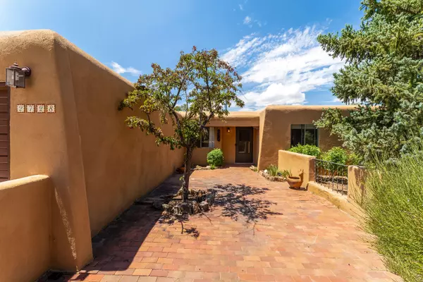 Santa Fe, NM 87505,2728 Paseo De Tularosa