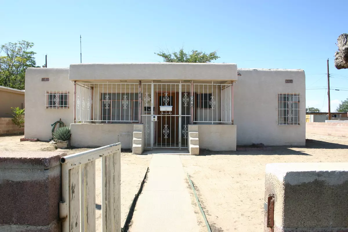 Albuquerque, NM 87110,2745 MONTCLAIRE DR NE