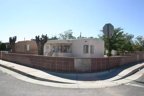 Albuquerque, NM 87110,2745 MONTCLAIRE DR NE