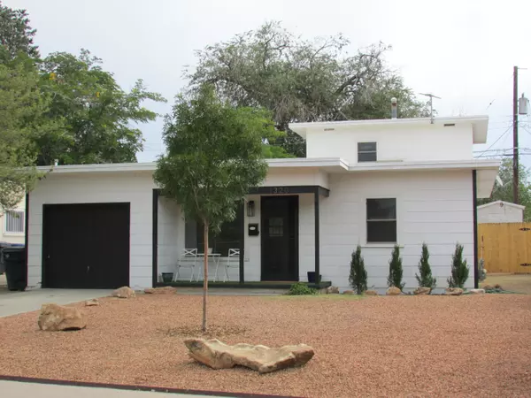 1320 STANFORD DR NE, Albuquerque, NM 87106