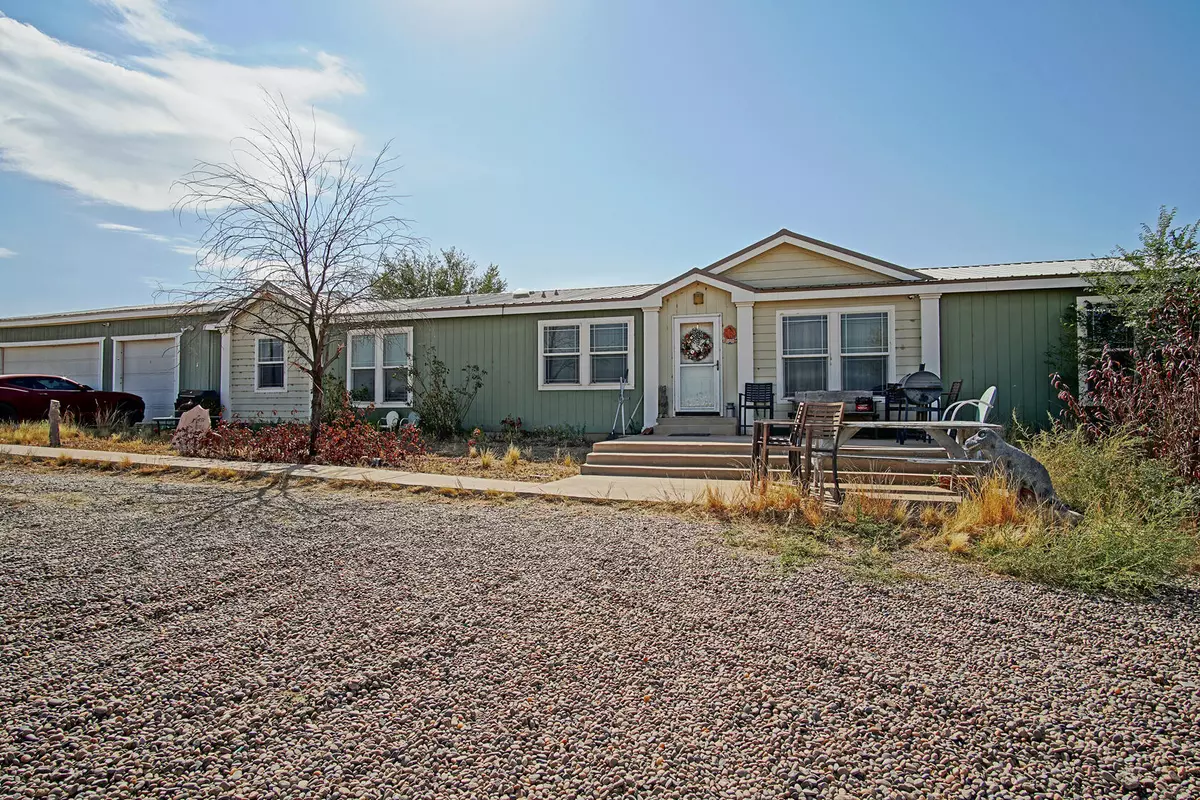 Los Lunas, NM 87031,570 MEADOWLAKE RD