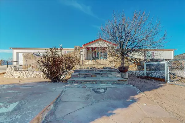 391 RA County Road 142,  Medanales,  NM 87548