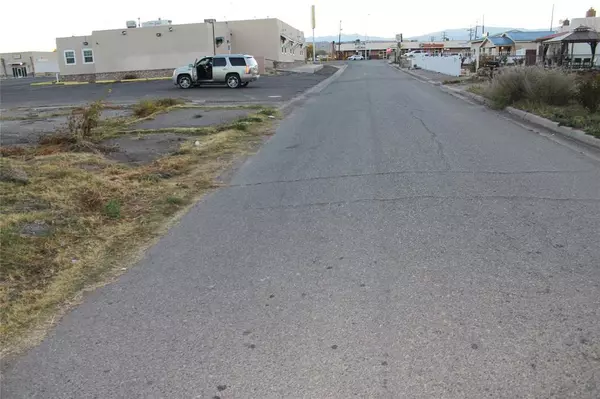 Espanola, NM 87532,810 N Riverside DR