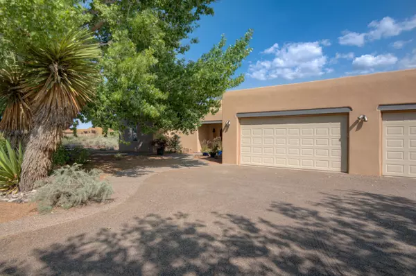 Corrales, NM 87048,100 CAMINO RAYO DEL SOL