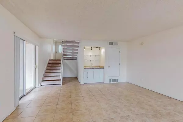 Albuquerque, NM 87112,10 La Villita CT NE