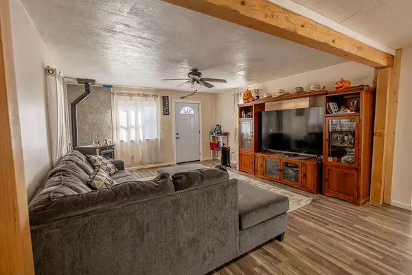 Los Lunas, NM 87031,3 T J LN