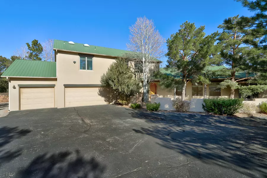 30 CANYON RIDGE DR, Sandia Park, NM 87047