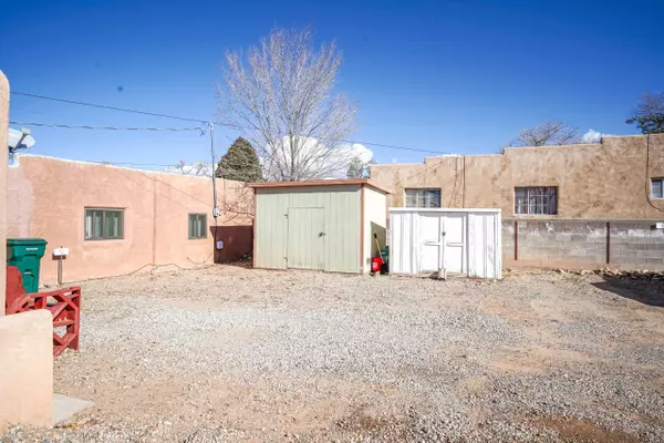 Santa Fe, NM 87505,1105 HICKOX ST