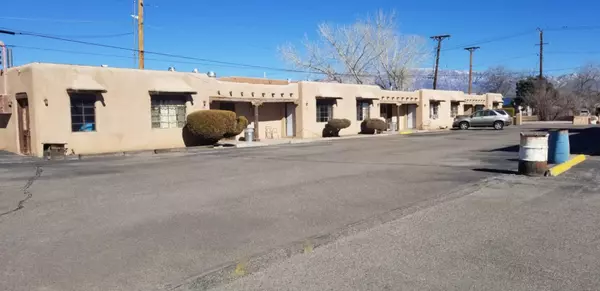 Los Ranchos, NM 87107,6851 4TH ST NW