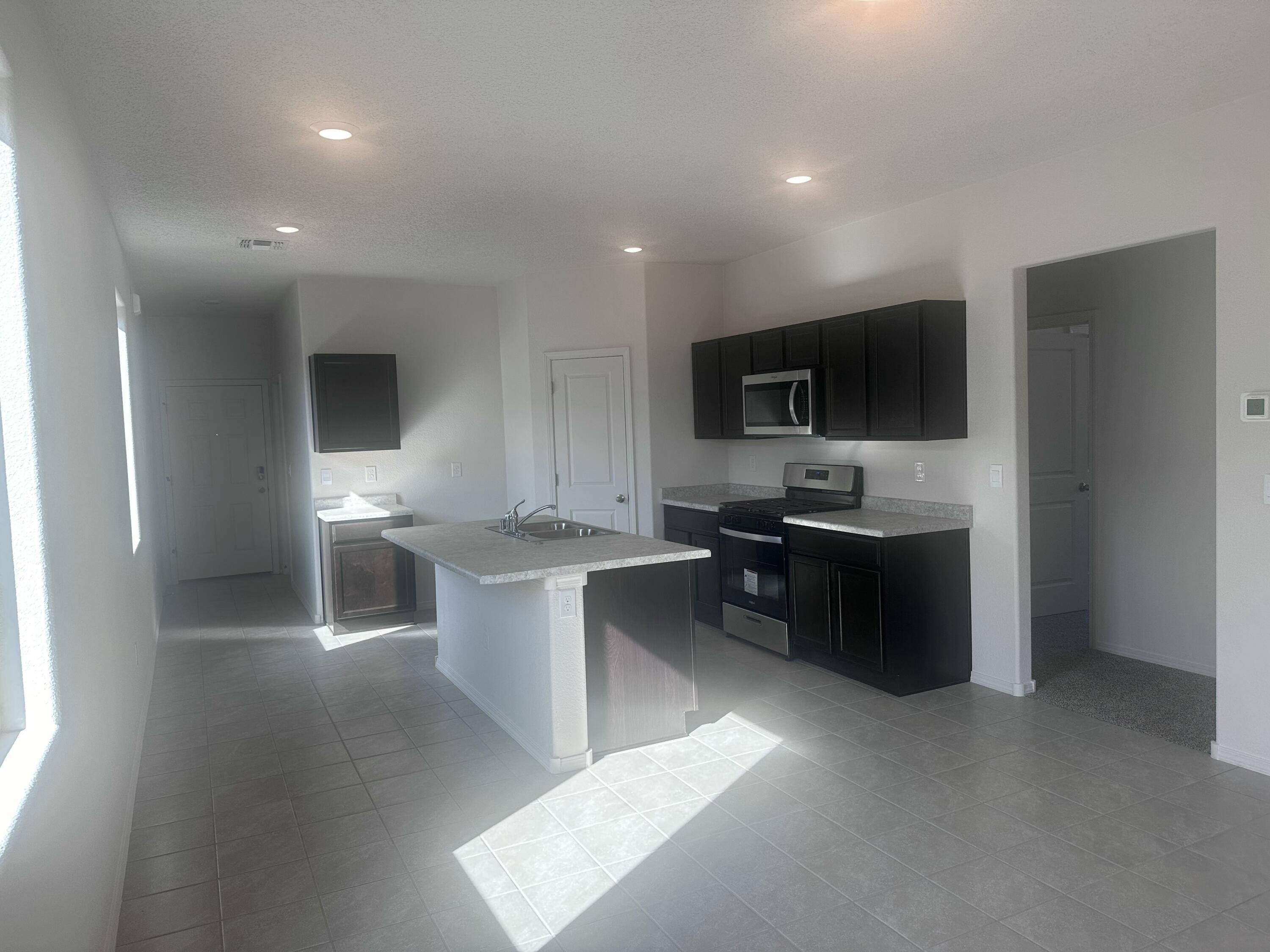 Los Lunas, NM 87031,24 Camino Viejo