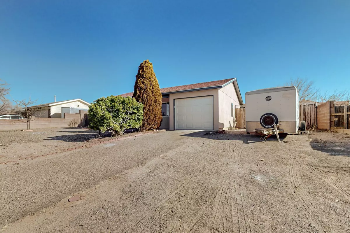 Rio Rancho, NM 87124,497 Apache LOOP SW